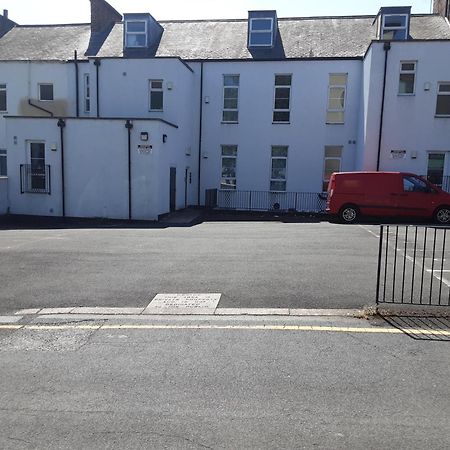 Quiet 2 Bedroom Flat In Darlington With Free Parking, Wi-Fi And More מראה חיצוני תמונה